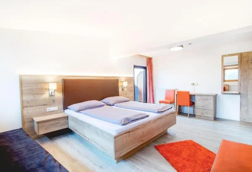Comfort Kolmen Hengen Huone, Sonnenheim