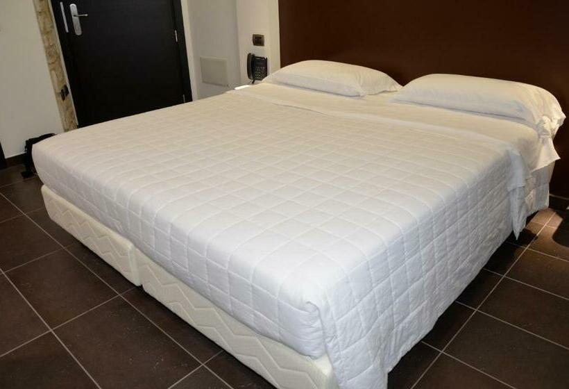 חדר סטנדרט, Testani Frosinone