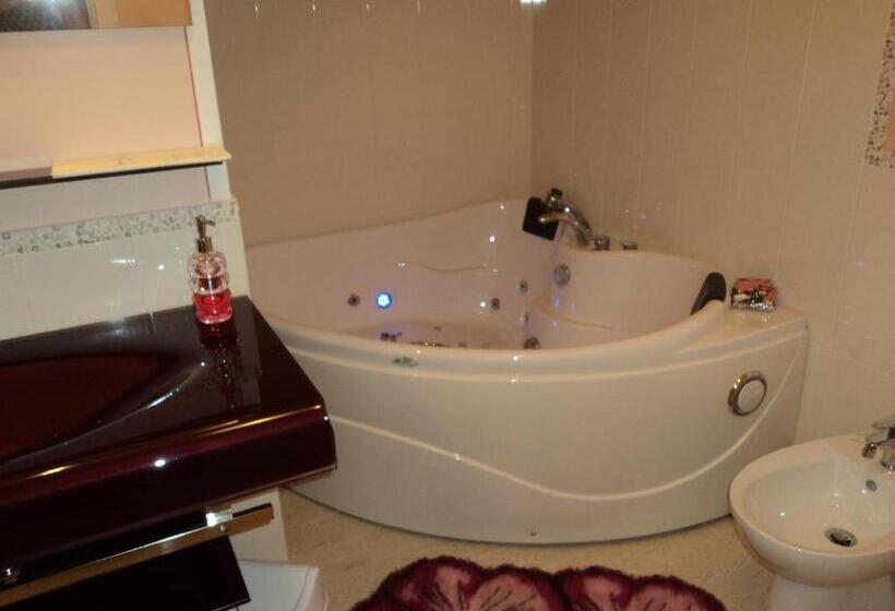 اتاق استاندارد با وان آب گرم, Bed & Breakfast Giardini Di Corte