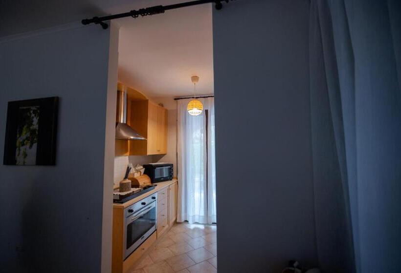 اتاق استاندارد با چشم‌انداز استخر, B&b Villa Adriana