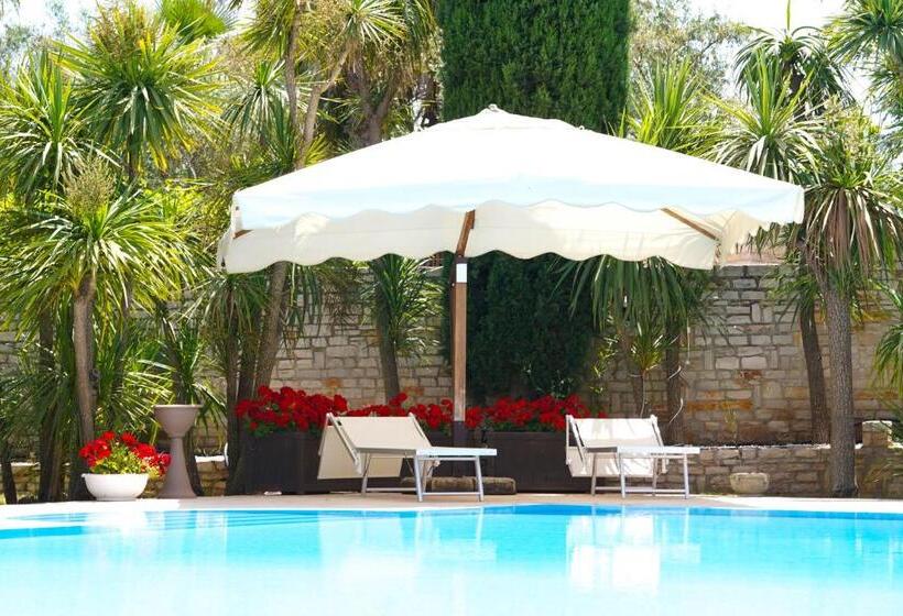 חדר סטנדרט נוף לבריכה, B&b Villa Adriana