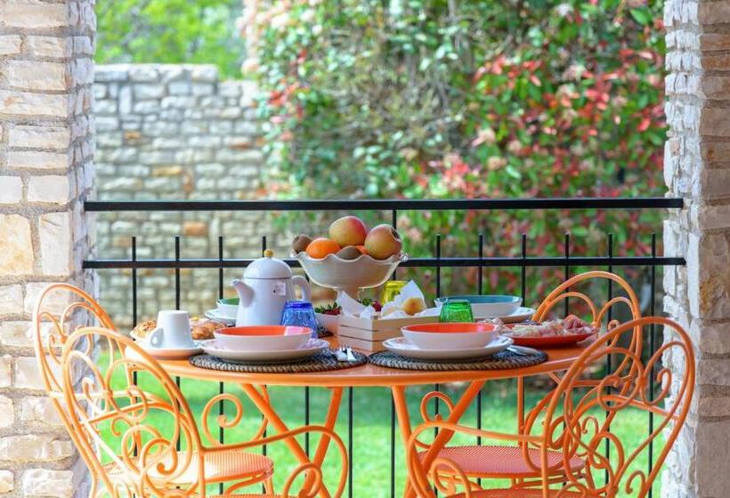 חדר סטנדרט נוף לבריכה, B&b Villa Adriana