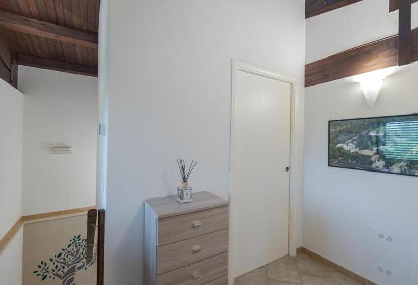 חדר סטנדרט נוף לבריכה, B&b Villa Adriana