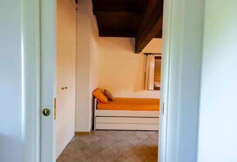 חדר סטנדרט נוף לבריכה, B&b Villa Adriana