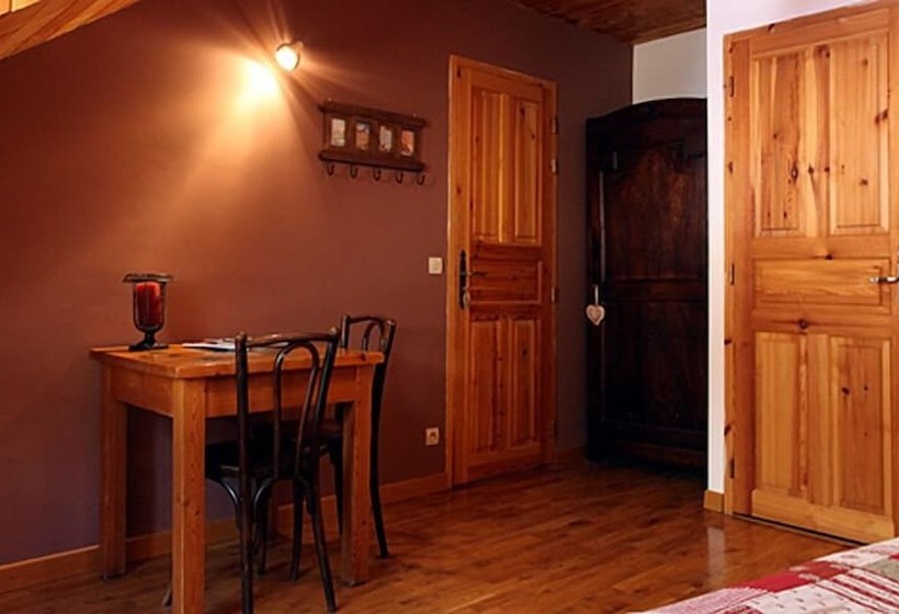 חדר דלוקס לשלושה, La Roche Meane