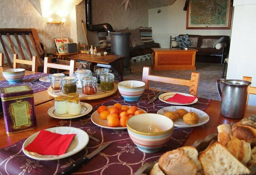 חדר דלוקס לשלושה, La Roche Meane