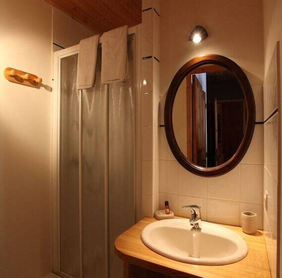 חדר דלוקס לשלושה, La Roche Meane