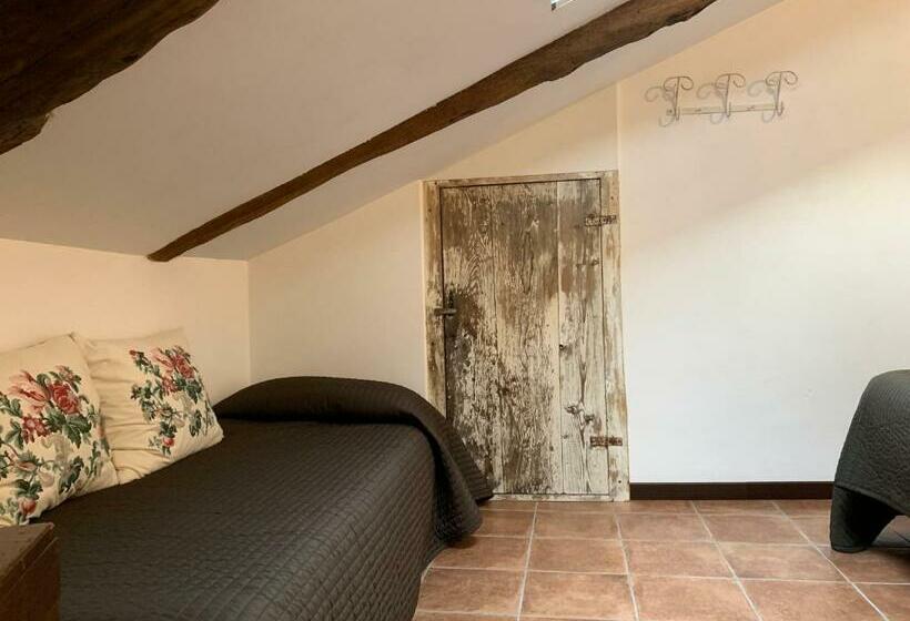 スタンダードトリプルルーム, Quattro Gatti