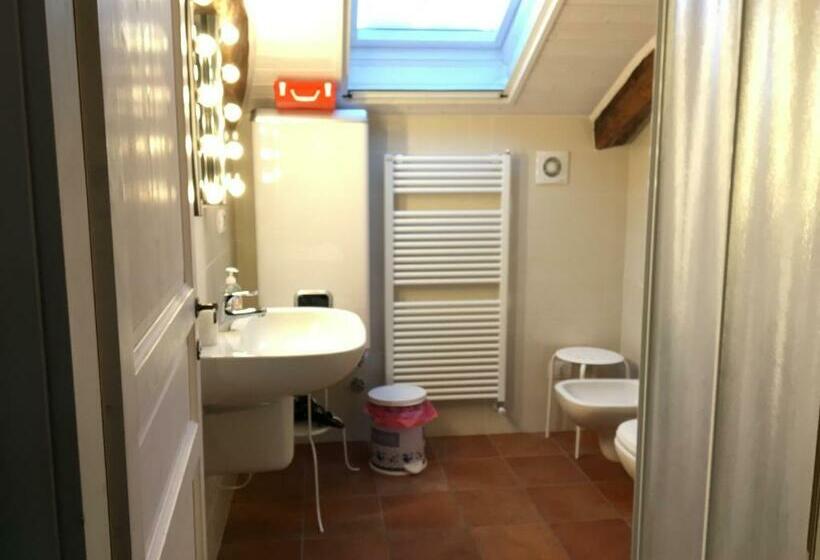 スタンダード4人部屋, Quattro Gatti