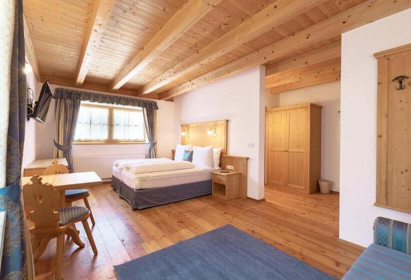 חדר סופריור עם נוף להרים, Cima Dodici B&b   Apartments