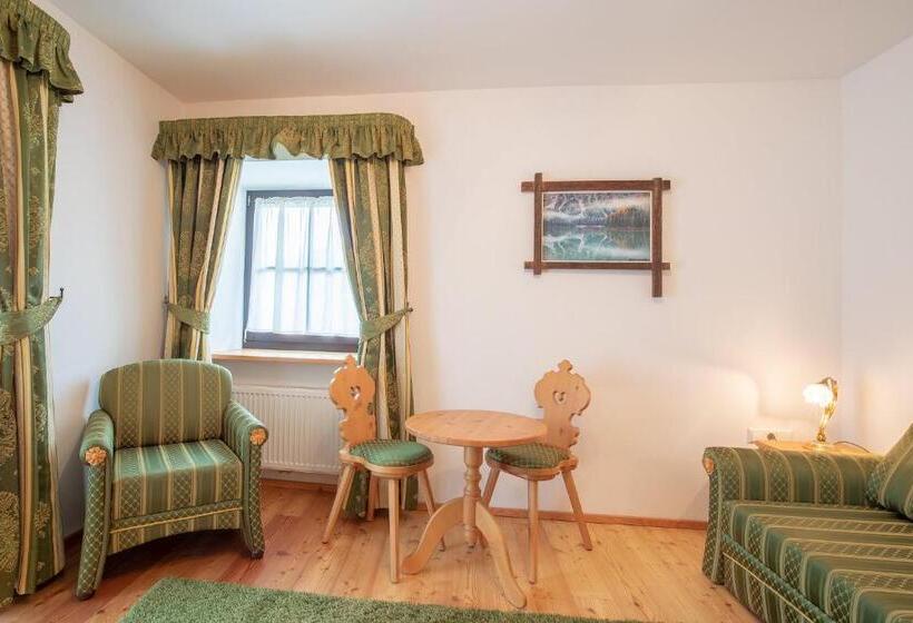 חדר לארבעה סטנדרטי עם מרפסת, Cima Dodici B&b   Apartments