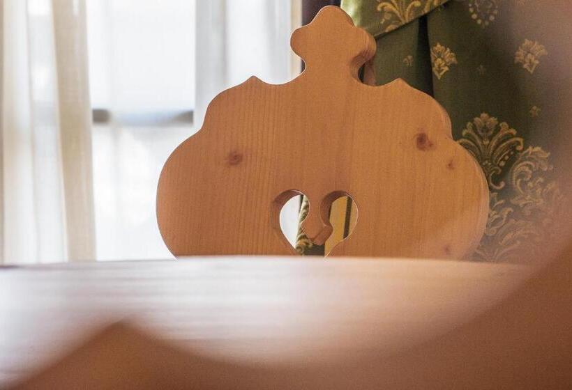 חדר לארבעה סטנדרטי עם מרפסת, Cima Dodici B&b   Apartments