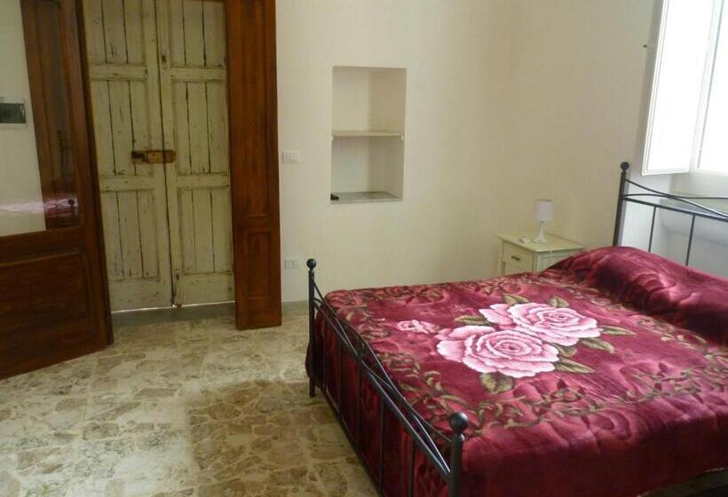 2 Sovrumslägenhet Trädgårdsutsikt, Donna Bianca B&b