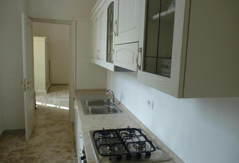 2 Sovrumslägenhet Trädgårdsutsikt, Donna Bianca B&b