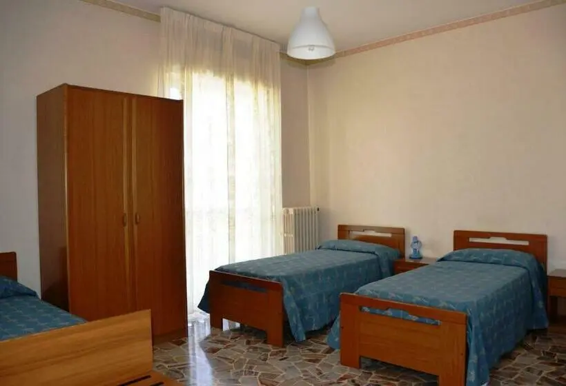 Standard Triple Room, A 14