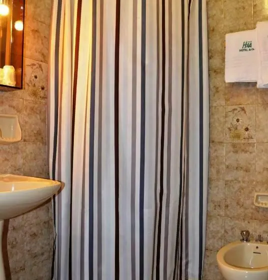 Standard Triple Room, A 14