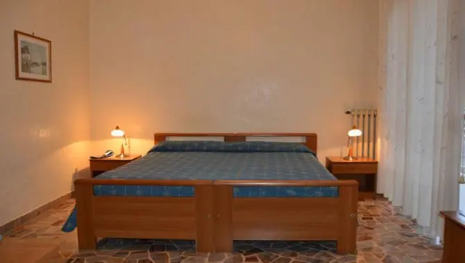 Economy Room, A 14