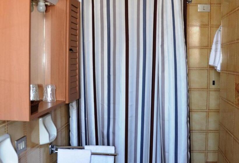 חדר אקונומי, A 14