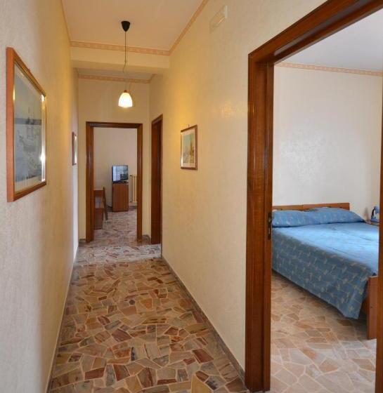 דירת שני חדרים, A 14