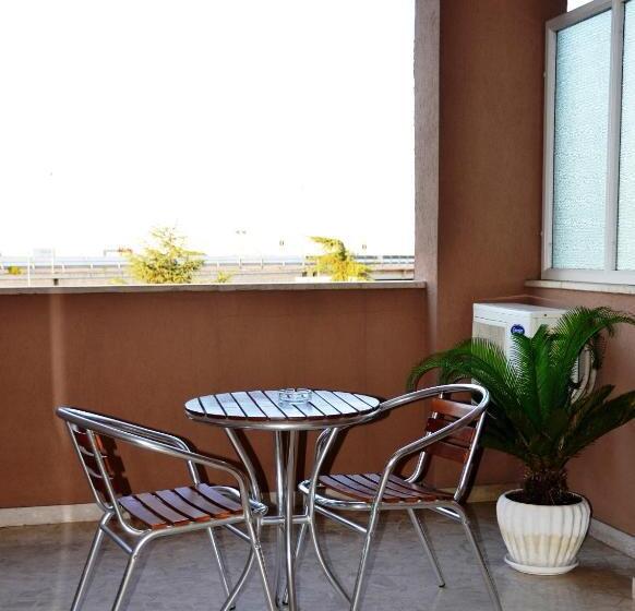 חדר משפחתי, A 14