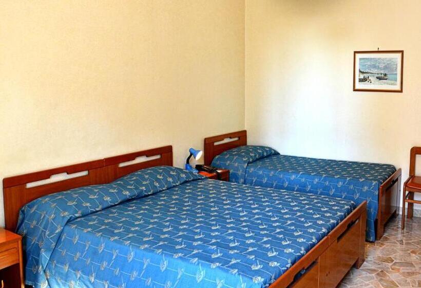 חדר משפחתי, A 14