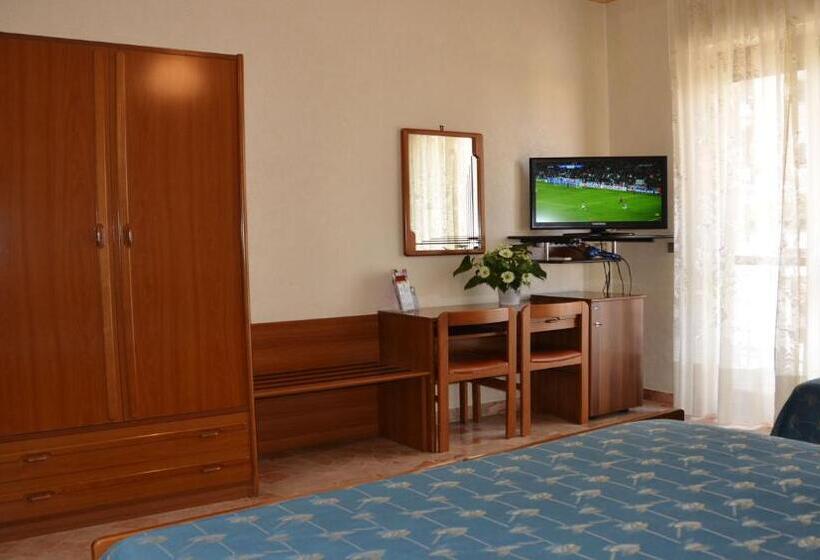 חדר משפחתי, A 14