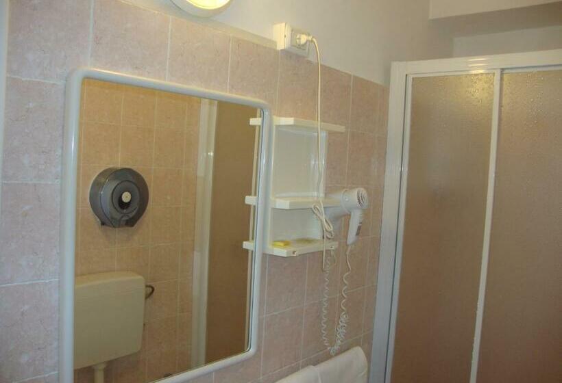 اتاق استاندارد یک نفره, Albergo Gino