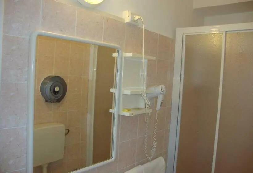 اتاق استاندارد یک نفره, Albergo Gino