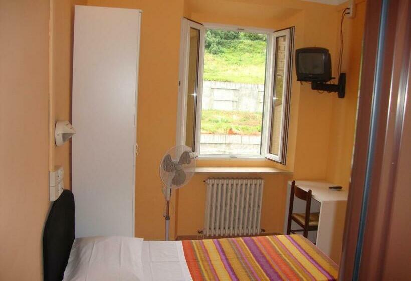 اتاق استاندارد یک نفره, Albergo Gino