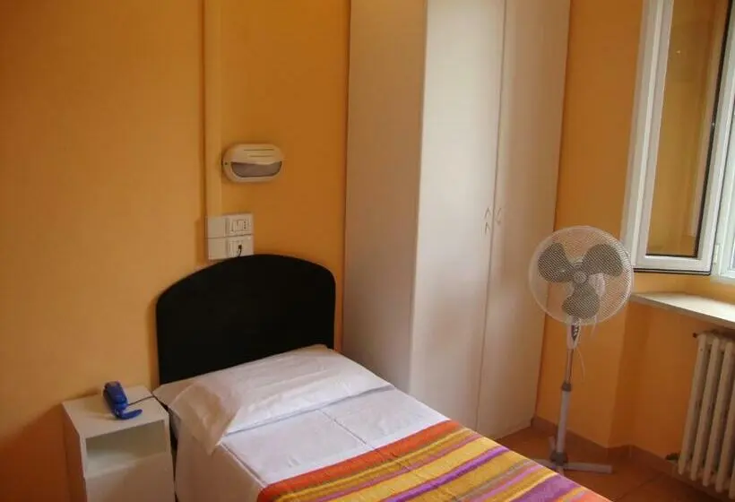 اتاق استاندارد یک نفره, Albergo Gino