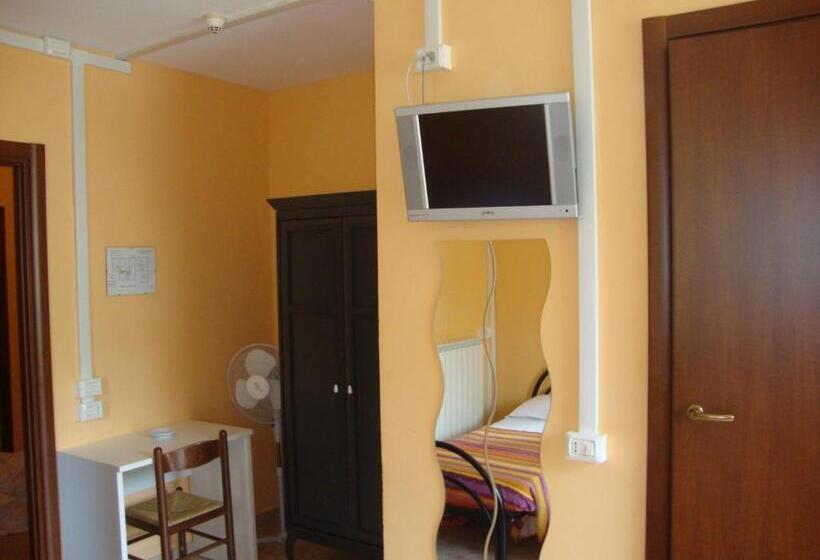 اتاق استاندارد سه نفره, Albergo Gino