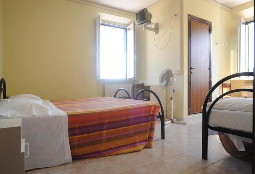 اتاق استاندارد سه نفره, Albergo Gino