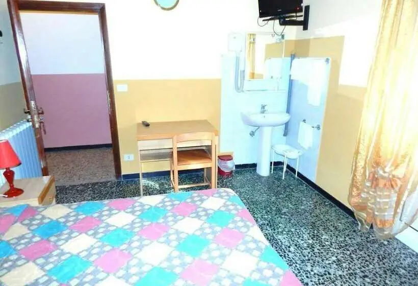 バス共有のスタンダードルーム, Albergo Torino
