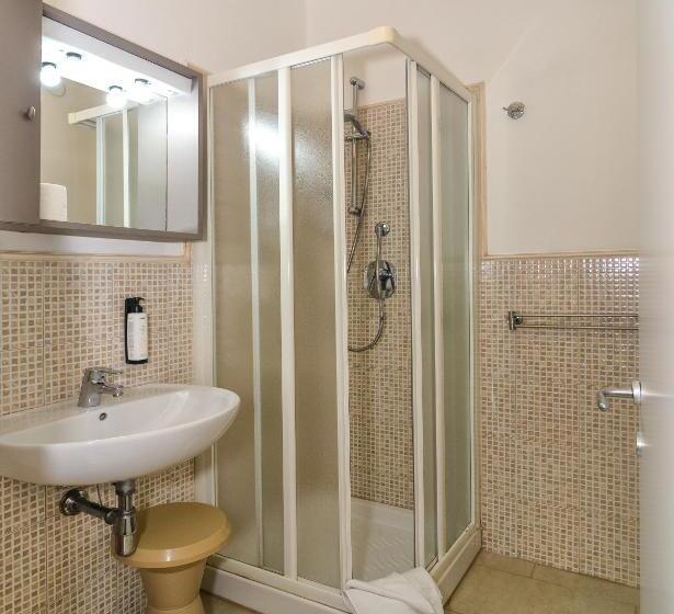 اتاق استاندارد, Ambra
