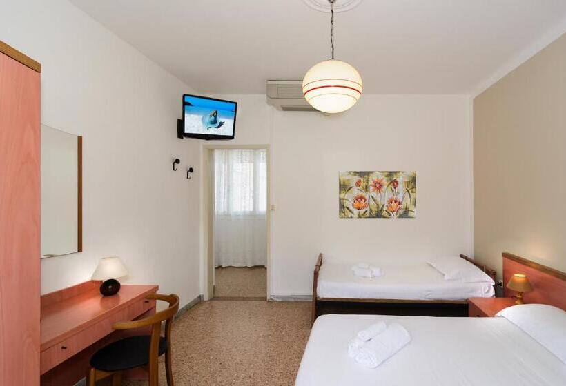 غرفة أساسية ثلاثية, Ambra