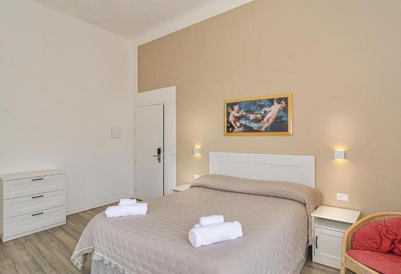 غرفة قياسية مزوَّدة بشُرفة, Ambra