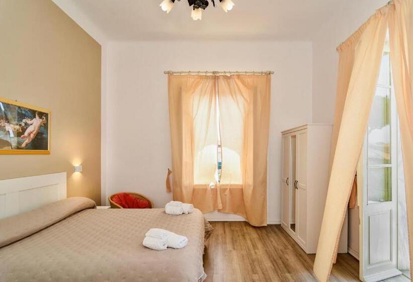 غرفة قياسية مزوَّدة بشُرفة, Ambra