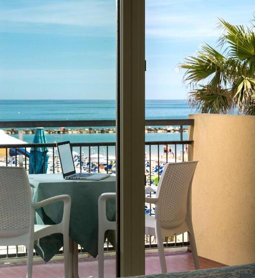 측면 바다 전망 스탠다드 3인룸, Belsoggiorno