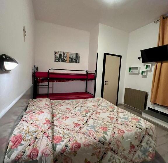 חדר סטנדרט לשלושה, Centrale