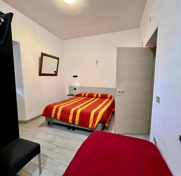 חדר סטנדרט לשלושה, Centrale