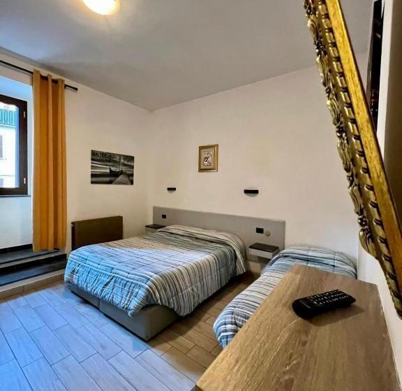 חדר סטנדרט לארבעה, Centrale