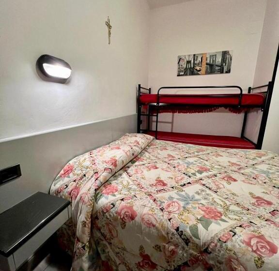 חדר סטנדרט לארבעה, Centrale