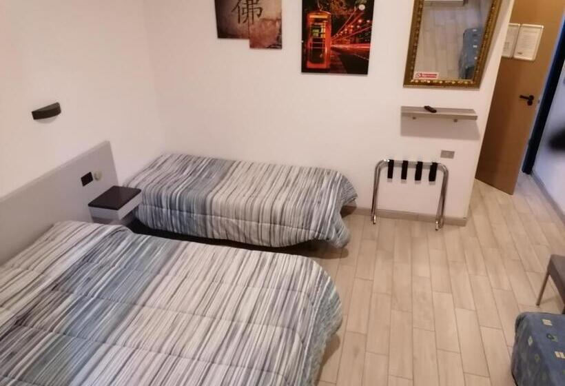 חדר סטנדרט לארבעה, Centrale