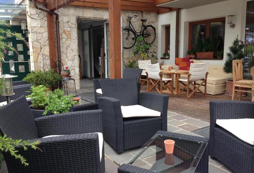 テラス付き１ベッドルームアパートメント, Innerhofer