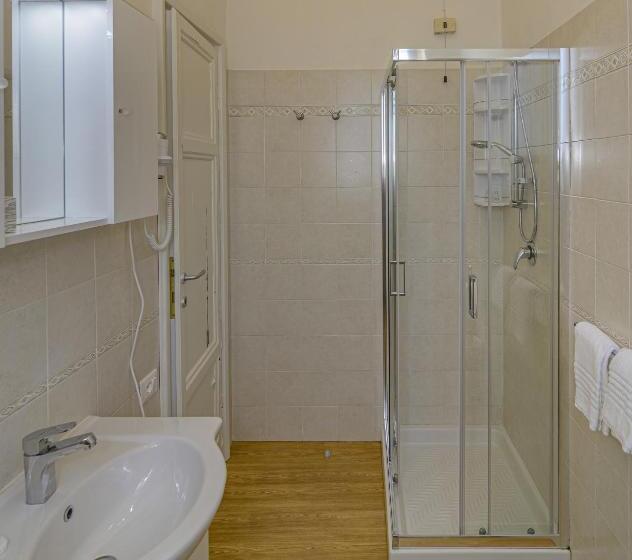 غرفة قياسية مطلّة علي البحر مزوَّدة بشُرفة, Lungomare