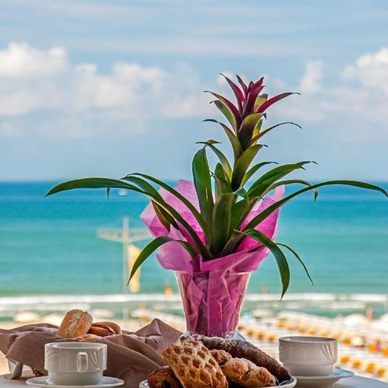 غرفة قياسية مطلّة علي البحر مزوَّدة بشُرفة, Lungomare