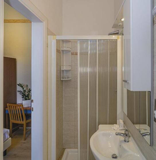 غرفة قياسية ثلاثية, Lungomare