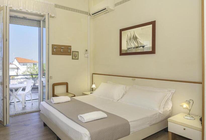 غرفة قياسية رباعية مطلة على البحر, Lungomare