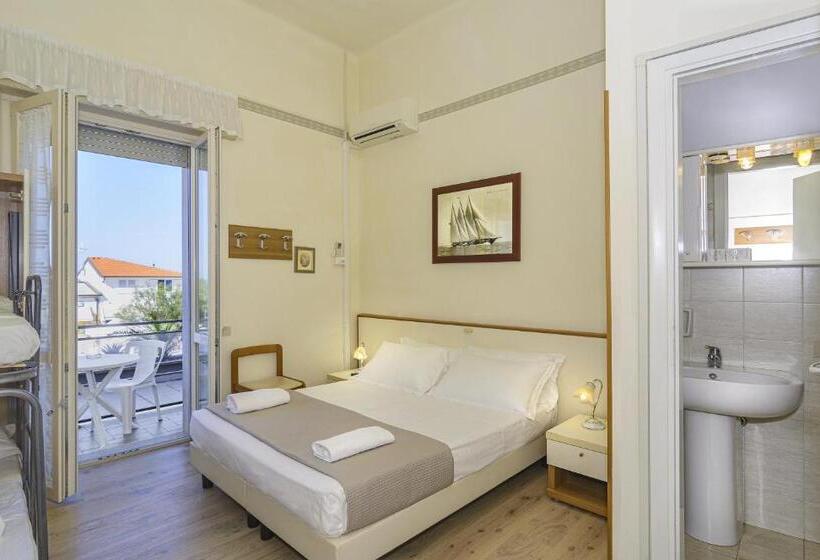 غرفة قياسية رباعية مطلة على البحر, Lungomare