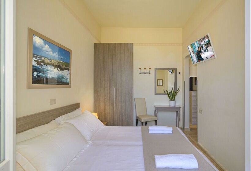 غرفة قياسية مطلّة علي البحر مزوَّدة بشُرفة, Lungomare